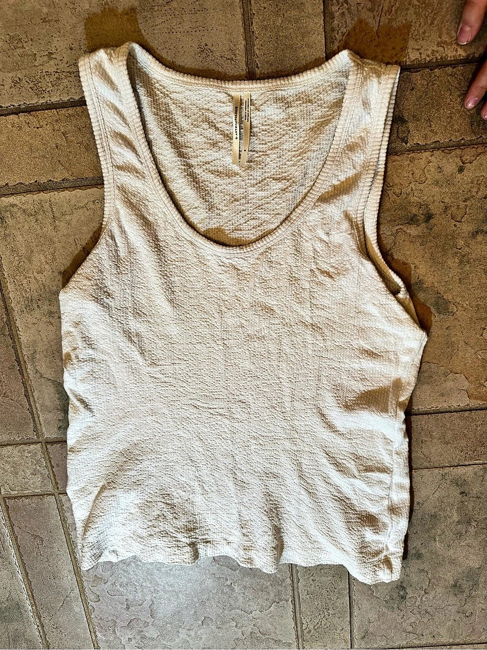 Anthropologie Tank Top in White Size Small